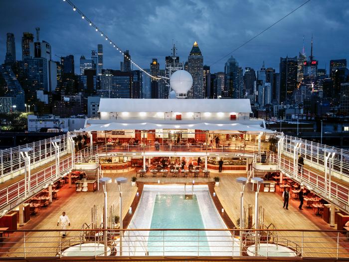 POOL_MAN-DIVES-NYC_0137_Test Silversea pool deck with city skyline