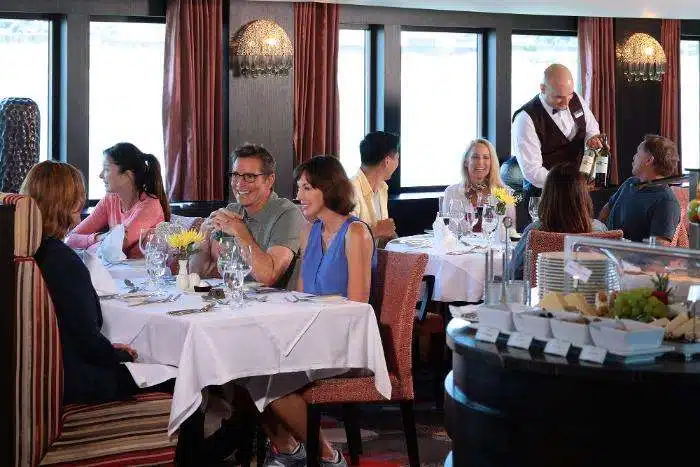 PRIMA_Lunch.jpg AmaWaterways elegant lunch dining service