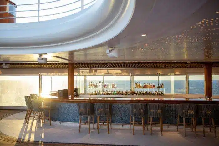 SPL-Pool-Deck-Bar-1 Regent Seven Seas pool deck bar and lounge